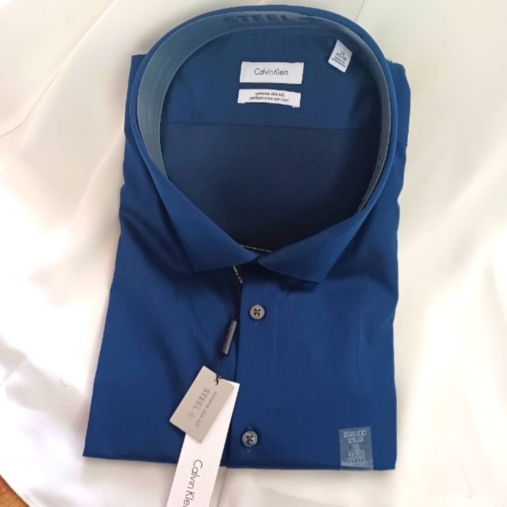 Men 22 Calvin Klein shirt